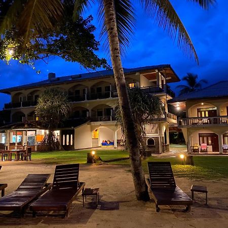 Sri Gemunu Beach Resort Unawatuna Exteriör bild