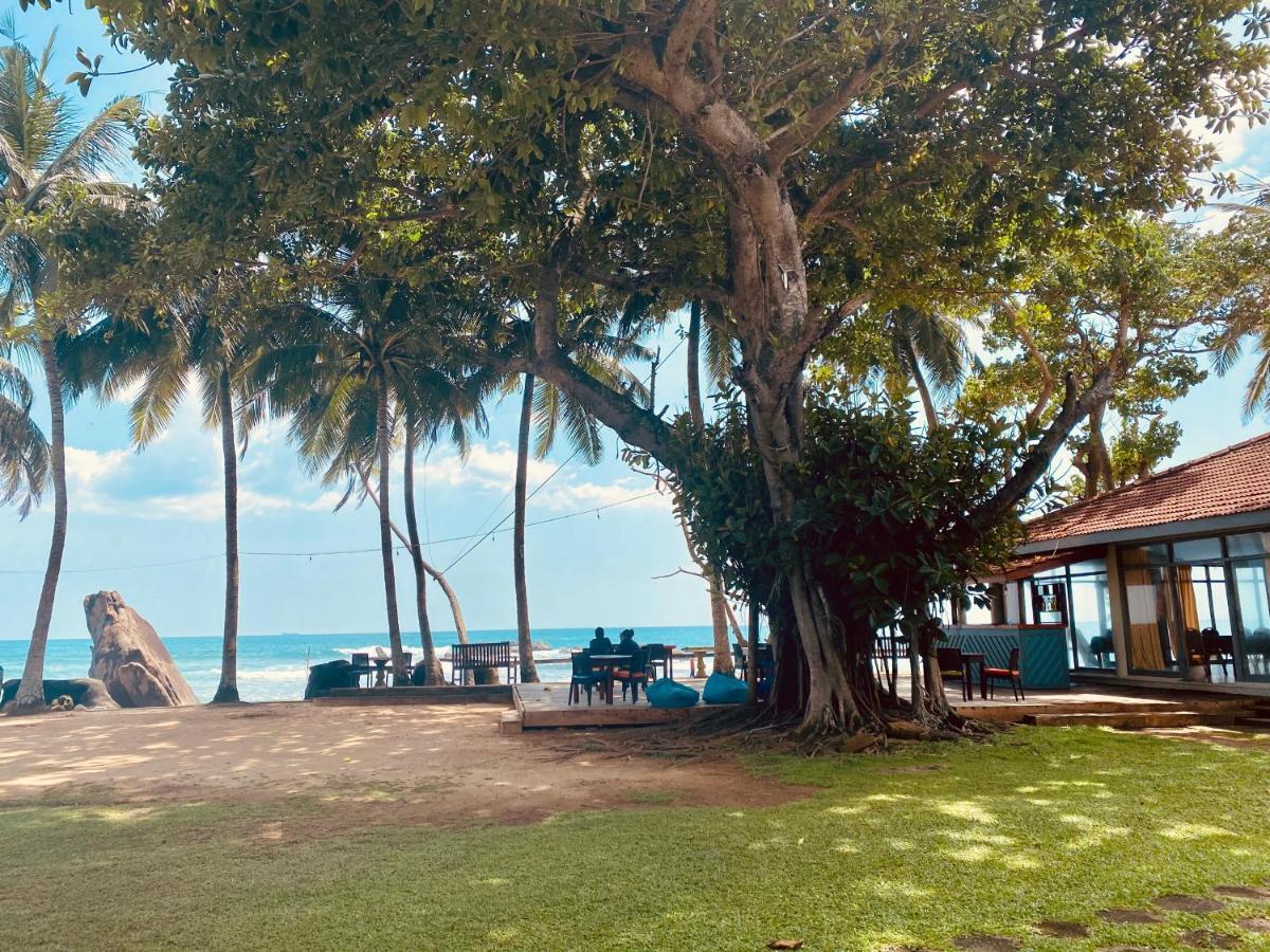 Sri Gemunu Beach Resort Unawatuna Exteriör bild
