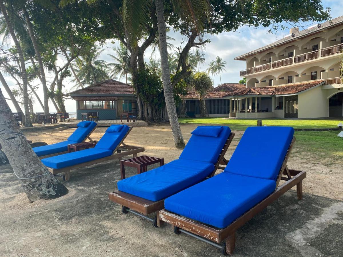 Sri Gemunu Beach Resort Unawatuna Exteriör bild