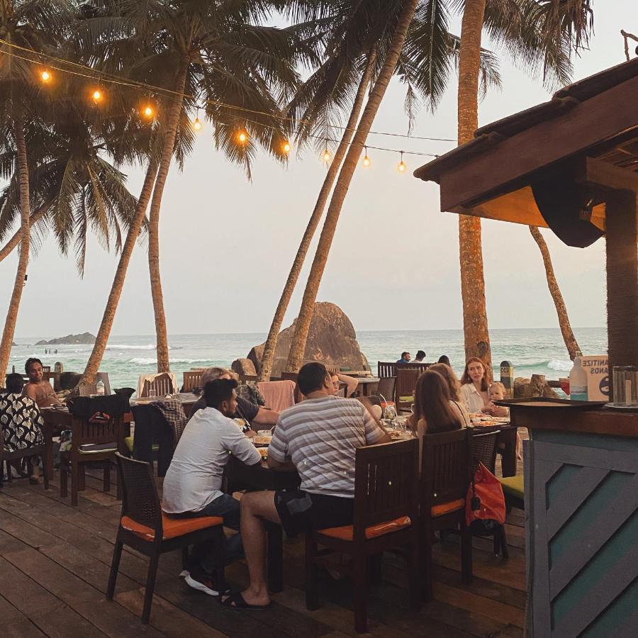 Sri Gemunu Beach Resort Unawatuna Exteriör bild