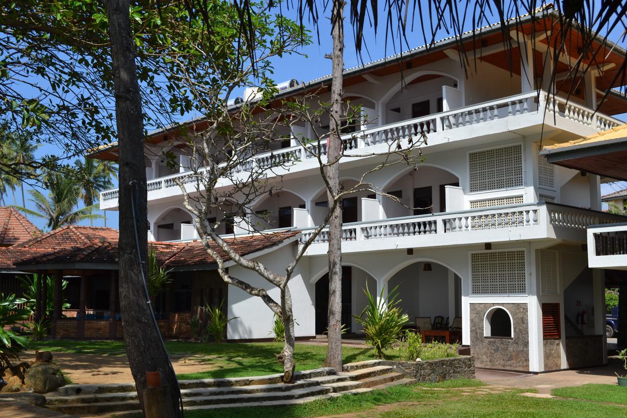 Sri Gemunu Beach Resort Unawatuna Exteriör bild