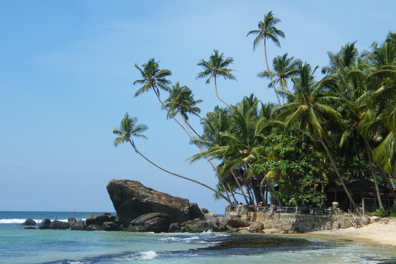 Sri Gemunu Beach Resort Unawatuna Exteriör bild